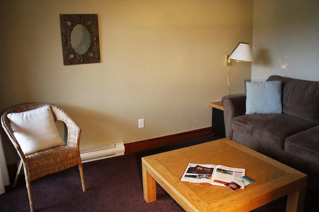 Edgewater Lodge Vancouver Hotel